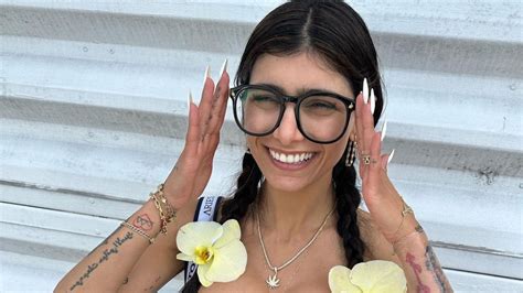 mia kalipha porno|Mia Khalifa